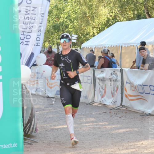 07.09.2025 - 19. Norderstedt Triathlon Luisa Fischer http://msf.ph/oto/8733559 07.09.2025 16:23:39 Ziel 537, 538 meine-sportfotos.de