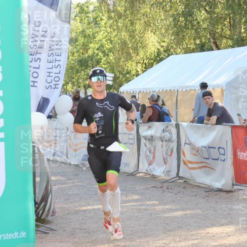 07.09.2025 - 19. Norderstedt Triathlon Luisa Fischer http://msf.ph/oto/8733560 07.09.2025 16:23:39 Ziel 537, 538 meine-sportfotos.de