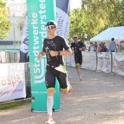 07.09.2025 - 19. Norderstedt Triathlon Luisa Fischer http://msf.ph/oto/8733566 07.09.2025 16:23:41 Ziel 537, 538 meine-sportfotos.de