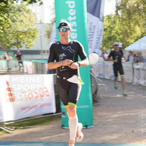 07.09.2025 - 19. Norderstedt Triathlon Luisa Fischer http://msf.ph/oto/8733567 07.09.2025 16:23:41 Ziel 537, 538 meine-sportfotos.de