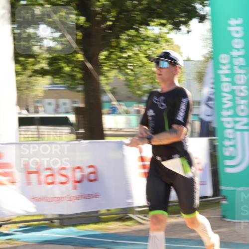 07.09.2025 - 19. Norderstedt Triathlon Luisa Fischer http://msf.ph/oto/8733569 07.09.2025 16:23:41 Ziel 537, 538 meine-sportfotos.de