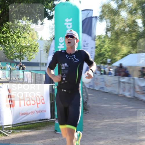 07.09.2025 - 19. Norderstedt Triathlon Luisa Fischer http://msf.ph/oto/8733575 07.09.2025 16:23:44 Ziel 494, 537, 538 meine-sportfotos.de