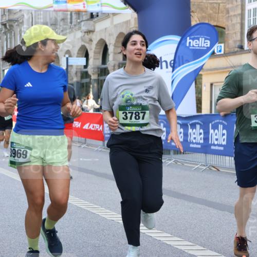 07.09.2025 - BARMER Alsterlauf Strokosch-Dieckow http://msf.ph/oto/8733649 07.09.2025 10:20:56 Ziel 2090, 2241, 3354, 3355, 3994, 4316, 5019, 5224, 5233, 5623, 5625, 5916 meine-sportfotos.de