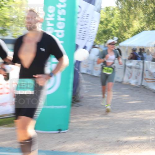 07.09.2025 - 19. Norderstedt Triathlon Luisa Fischer http://msf.ph/oto/8733720 07.09.2025 16:25:05 Ziel 550, 1508, 1512, 1522 meine-sportfotos.de