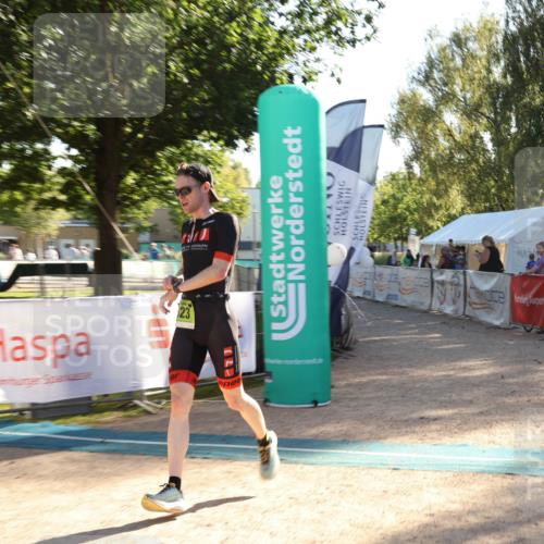 07.09.2025 - 19. Norderstedt Triathlon Luisa Fischer http://msf.ph/oto/8733770 07.09.2025 16:25:47 Ziel 523 meine-sportfotos.de