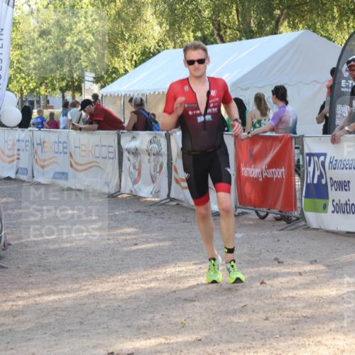 07.09.2025 - 19. Norderstedt Triathlon Luisa Fischer http://msf.ph/oto/8733784 07.09.2025 16:26:03 Ziel 499 meine-sportfotos.de