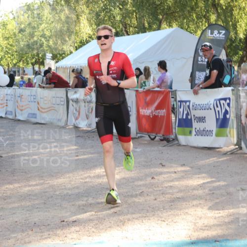 07.09.2025 - 19. Norderstedt Triathlon Luisa Fischer http://msf.ph/oto/8733787 07.09.2025 16:26:03 Ziel 499 meine-sportfotos.de