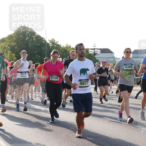 07.09.2025 - BARMER Alsterlauf Yannick Fuchs http://msf.ph/oto/8733813 07.09.2025 09:07:17 Laufen 4437, 382, 2249, 120, 4519, 481, 5709, 5877, 4398, 50, 3172 meine-sportfotos.de