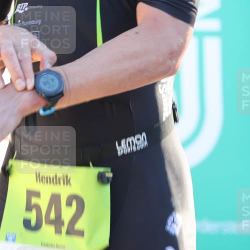 07.09.2025 - 19. Norderstedt Triathlon Luisa Fischer http://msf.ph/oto/8733835 07.09.2025 16:26:55 Ziel 377, 542 meine-sportfotos.de