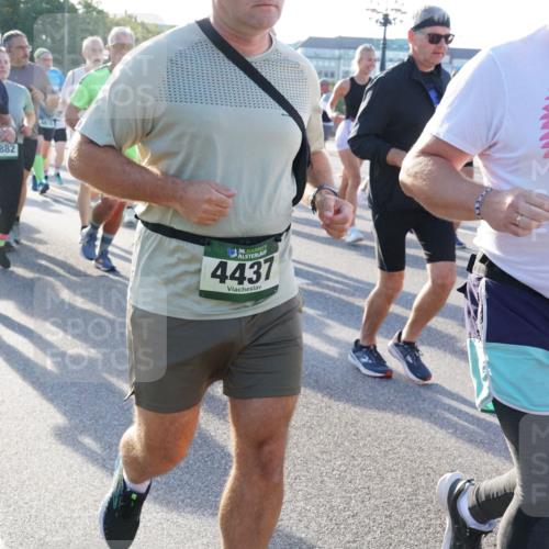 07.09.2025 - BARMER Alsterlauf Yannick Fuchs http://msf.ph/oto/8733878 07.09.2025 09:07:23 Laufen 5062, 4071, 3882, 36, 4437, 20, 02, 4534 meine-sportfotos.de