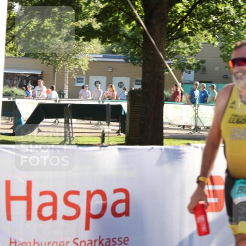 07.09.2025 - 19. Norderstedt Triathlon Luisa Fischer http://msf.ph/oto/8733933 07.09.2025 16:27:49 Ziel 497, 1523, 1528 meine-sportfotos.de
