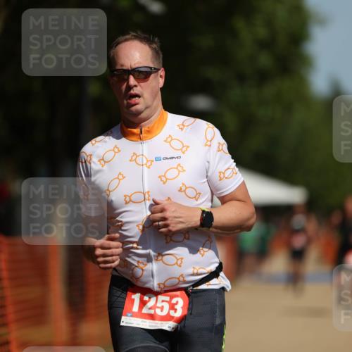 07.09.2025 - 19. Norderstedt Triathlon Michael Strokosch http://msf.ph/oto/8733980 07.09.2025 12:15:34 Laufen 807, 1253, 1305, 1315, 1358 meine-sportfotos.de