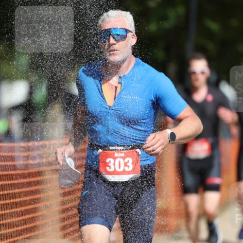 07.09.2025 - 19. Norderstedt Triathlon Michael Strokosch http://msf.ph/oto/8734344 07.09.2025 12:17:32 Laufen 234, 252, 303, 1357, 1394 meine-sportfotos.de
