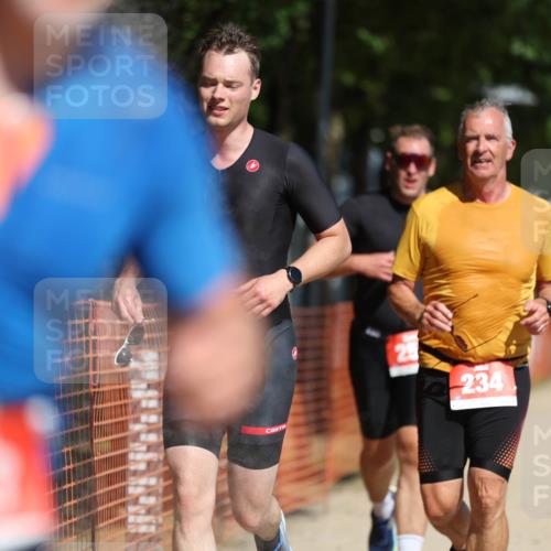 07.09.2025 - 19. Norderstedt Triathlon Michael Strokosch http://msf.ph/oto/8734356 07.09.2025 12:17:33 Laufen 234, 252, 303, 1357 meine-sportfotos.de