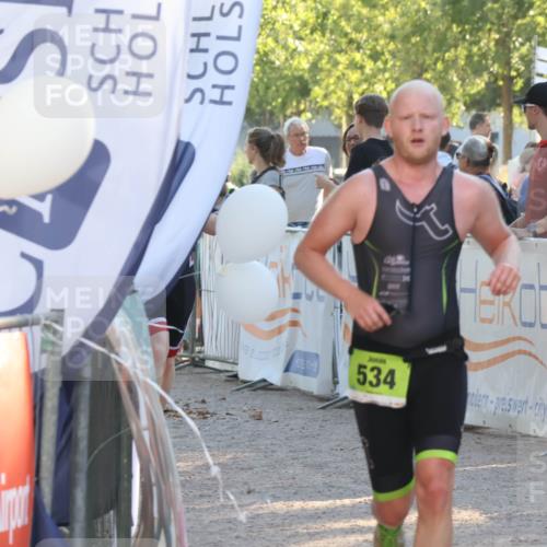 07.09.2025 - 19. Norderstedt Triathlon Luisa Fischer http://msf.ph/oto/8734367 07.09.2025 16:30:56 Ziel 534, 548 meine-sportfotos.de
