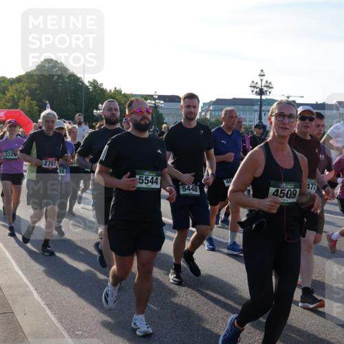 07.09.2025 - BARMER Alsterlauf Yannick Fuchs http://msf.ph/oto/8734397 07.09.2025 09:08:00 Laufen 5765, 3329, 2761, 26, 5544, 477, 4213, 15448, 4509, 151 meine-sportfotos.de