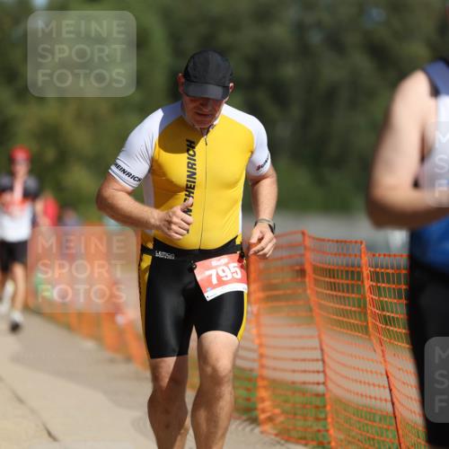 07.09.2025 - 19. Norderstedt Triathlon Michael Strokosch http://msf.ph/oto/8734534 07.09.2025 12:18:24 Laufen 237, 795, 857, 1300, 1313, 1371 meine-sportfotos.de