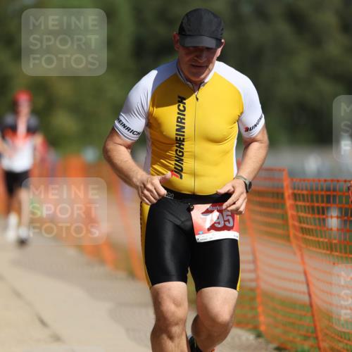 07.09.2025 - 19. Norderstedt Triathlon Michael Strokosch http://msf.ph/oto/8734543 07.09.2025 12:18:25 Laufen 237, 795, 857, 1300, 1313, 1371 meine-sportfotos.de