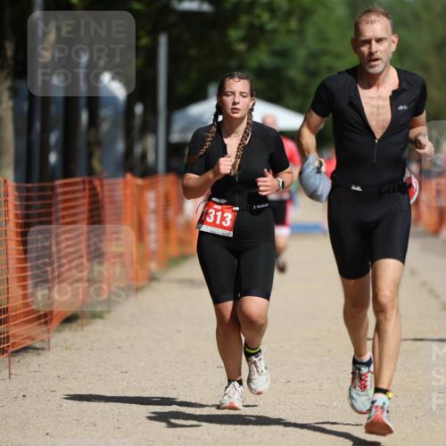 07.09.2025 - 19. Norderstedt Triathlon Michael Strokosch http://msf.ph/oto/8734569 07.09.2025 12:18:28 Laufen 237, 795, 1300, 1313, 1372 meine-sportfotos.de