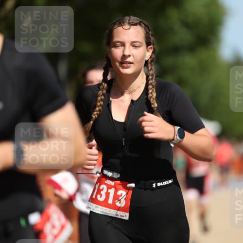 07.09.2025 - 19. Norderstedt Triathlon Michael Strokosch http://msf.ph/oto/8734583 07.09.2025 12:18:31 Laufen 237, 822, 1300, 1313, 1372 meine-sportfotos.de