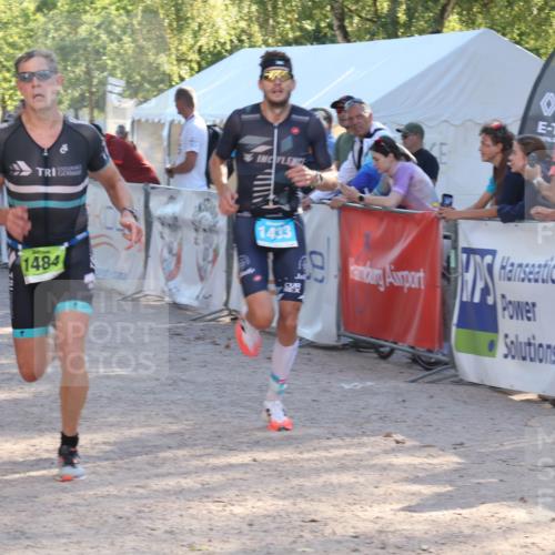 07.09.2025 - 19. Norderstedt Triathlon Luisa Fischer http://msf.ph/oto/8734661 07.09.2025 16:32:34 Ziel 490, 521, 1433, 1484 meine-sportfotos.de