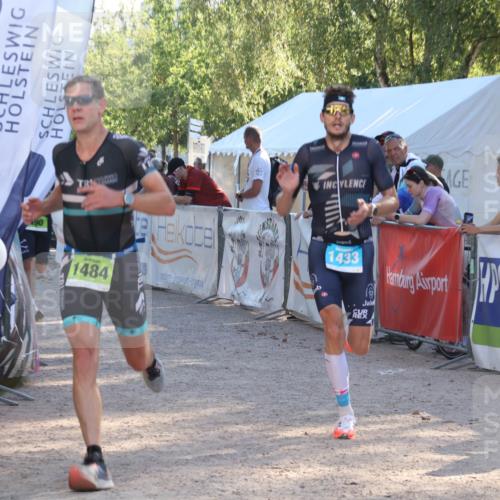 07.09.2025 - 19. Norderstedt Triathlon Luisa Fischer http://msf.ph/oto/8734663 07.09.2025 16:32:35 Ziel 490, 521, 1433, 1484 meine-sportfotos.de