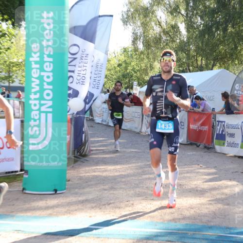 07.09.2025 - 19. Norderstedt Triathlon Luisa Fischer http://msf.ph/oto/8734674 07.09.2025 16:32:36 Ziel 490, 521, 1433, 1484 meine-sportfotos.de