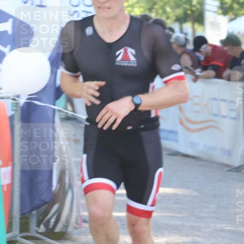 07.09.2025 - 19. Norderstedt Triathlon Luisa Fischer http://msf.ph/oto/8734717 07.09.2025 16:32:45 Ziel 490, 547 meine-sportfotos.de