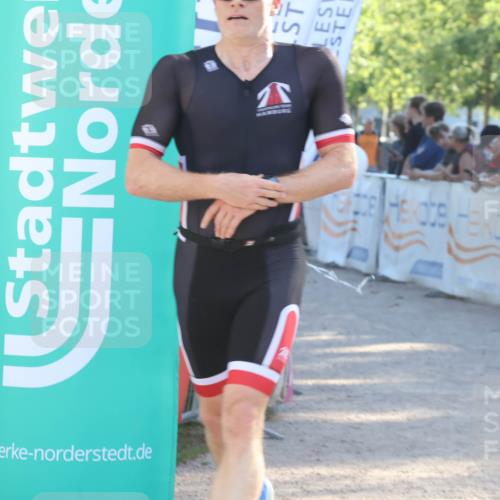 07.09.2025 - 19. Norderstedt Triathlon Luisa Fischer http://msf.ph/oto/8734724 07.09.2025 16:32:45 Ziel 490, 547 meine-sportfotos.de