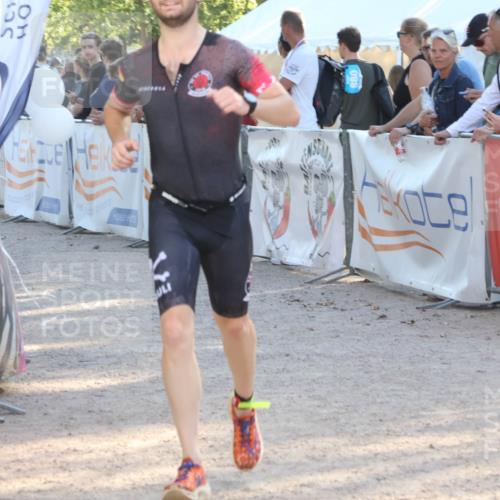 07.09.2025 - 19. Norderstedt Triathlon Luisa Fischer http://msf.ph/oto/8734846 07.09.2025 16:33:47 Ziel 488, 518 meine-sportfotos.de