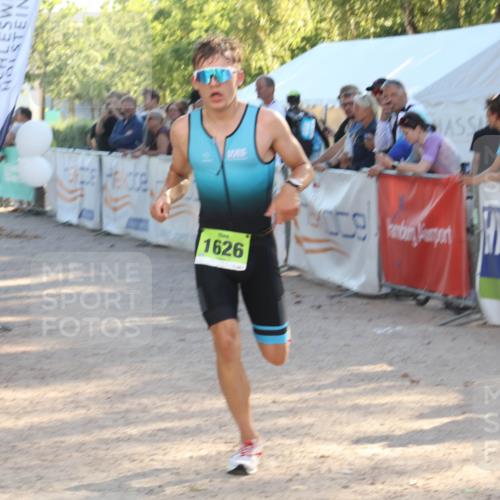07.09.2025 - 19. Norderstedt Triathlon Luisa Fischer http://msf.ph/oto/8734902 07.09.2025 16:34:16 Ziel 1626 meine-sportfotos.de
