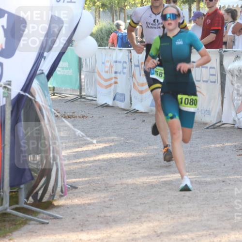 07.09.2025 - 19. Norderstedt Triathlon Luisa Fischer http://msf.ph/oto/8734976 07.09.2025 16:34:40 Ziel 1080, 1587, 1590 meine-sportfotos.de
