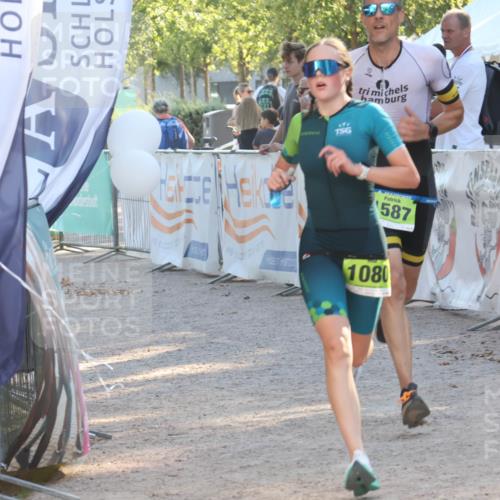 07.09.2025 - 19. Norderstedt Triathlon Luisa Fischer http://msf.ph/oto/8734980 07.09.2025 16:34:41 Ziel 1080, 1587, 1590 meine-sportfotos.de
