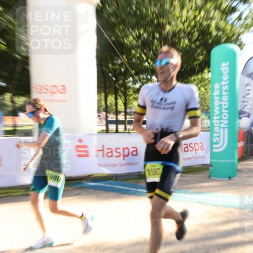 07.09.2025 - 19. Norderstedt Triathlon Luisa Fischer http://msf.ph/oto/8735011 07.09.2025 16:34:44 Ziel 1080, 1587, 1590 meine-sportfotos.de