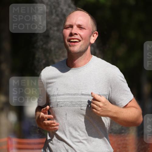 07.09.2025 - 19. Norderstedt Triathlon Michael Strokosch http://msf.ph/oto/8735029 07.09.2025 12:19:41 Laufen 801, 1265 meine-sportfotos.de