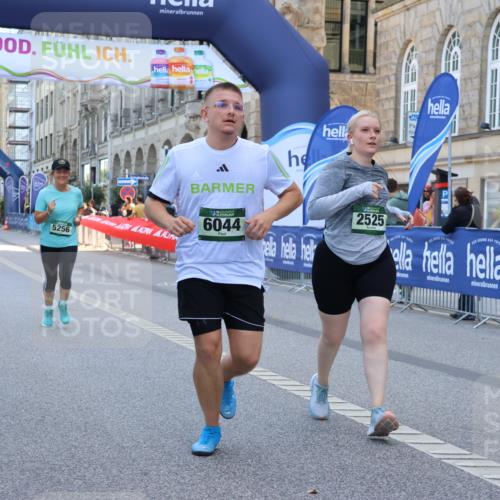 07.09.2025 - BARMER Alsterlauf Strokosch-Dieckow http://msf.ph/oto/8735034 07.09.2025 10:20:16 Ziel 2685, 2686, 2977, 3216, 3297, 3672, 3786, 3787, 3969, 4151, 4152, 4331, 4414, 4774, 4901, 4971, 5594 meine-sportfotos.de