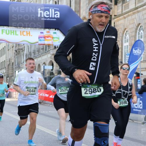 07.09.2025 - BARMER Alsterlauf Strokosch-Dieckow http://msf.ph/oto/8735086 07.09.2025 10:20:15 Ziel 2685, 2686, 2977, 3216, 3297, 3672, 3786, 3787, 3969, 4151, 4152, 4331, 4414, 4774, 4901, 4971, 5594 meine-sportfotos.de