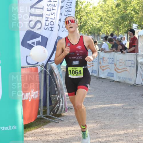 07.09.2025 - 19. Norderstedt Triathlon Luisa Fischer http://msf.ph/oto/8735196 07.09.2025 16:35:52 Ziel 439, 526, 1064 meine-sportfotos.de
