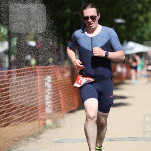 07.09.2025 - 19. Norderstedt Triathlon Michael Strokosch http://msf.ph/oto/8735218 07.09.2025 13:01:35 Laufen 210, 250 meine-sportfotos.de