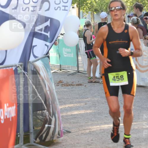 07.09.2025 - 19. Norderstedt Triathlon Luisa Fischer http://msf.ph/oto/8735322 07.09.2025 16:36:59 Ziel 458, 1565, 1571 meine-sportfotos.de