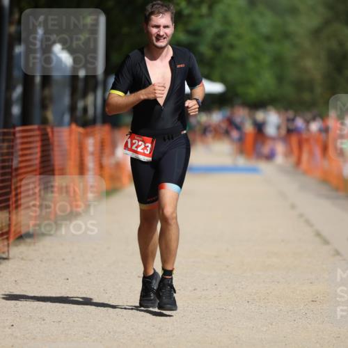 07.09.2025 - 19. Norderstedt Triathlon Michael Strokosch http://msf.ph/oto/8735344 07.09.2025 12:20:21 Laufen 1223 meine-sportfotos.de