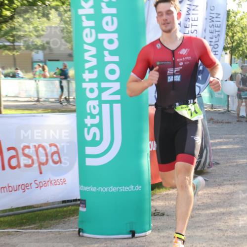 07.09.2025 - 19. Norderstedt Triathlon Luisa Fischer http://msf.ph/oto/8735355 07.09.2025 16:37:04 Ziel 458, 1565, 1571 meine-sportfotos.de