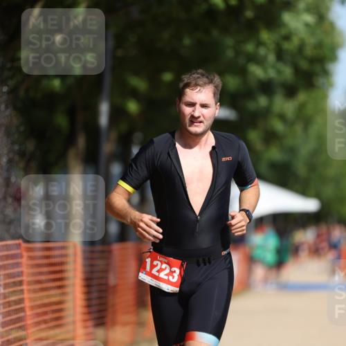 07.09.2025 - 19. Norderstedt Triathlon Michael Strokosch http://msf.ph/oto/8735356 07.09.2025 12:20:22 Laufen 1223 meine-sportfotos.de