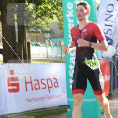 07.09.2025 - 19. Norderstedt Triathlon Luisa Fischer http://msf.ph/oto/8735358 07.09.2025 16:37:04 Ziel 458, 1565, 1571 meine-sportfotos.de