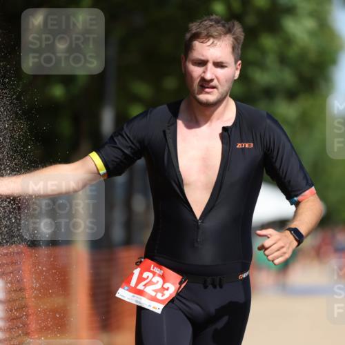 07.09.2025 - 19. Norderstedt Triathlon Michael Strokosch http://msf.ph/oto/8735363 07.09.2025 12:20:23 Laufen 1223 meine-sportfotos.de