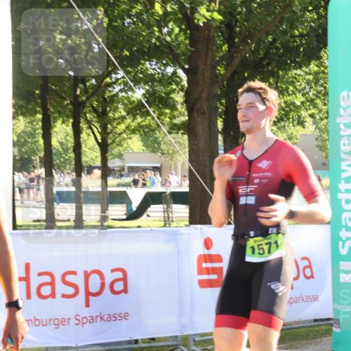 07.09.2025 - 19. Norderstedt Triathlon Luisa Fischer http://msf.ph/oto/8735369 07.09.2025 16:37:05 Ziel 458, 1565, 1571 meine-sportfotos.de