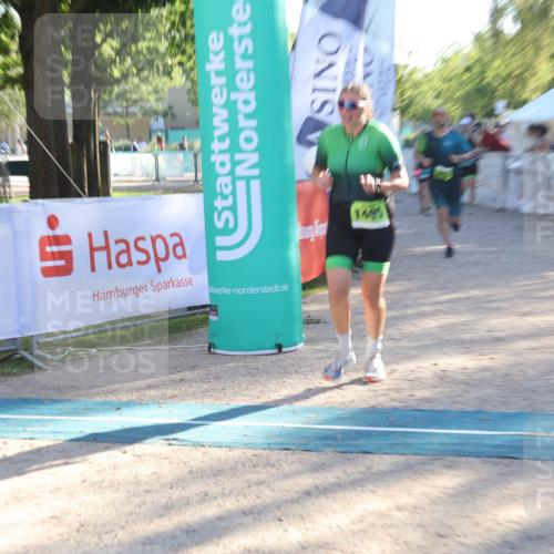 07.09.2025 - 19. Norderstedt Triathlon Luisa Fischer http://msf.ph/oto/8735394 07.09.2025 16:37:11 Ziel 530, 1495 meine-sportfotos.de