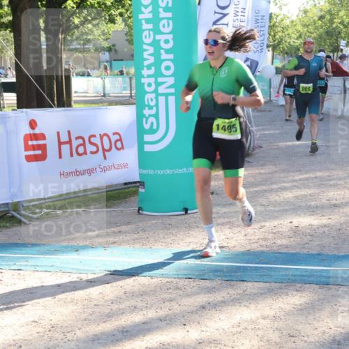 07.09.2025 - 19. Norderstedt Triathlon Luisa Fischer http://msf.ph/oto/8735395 07.09.2025 16:37:11 Ziel 530, 1495 meine-sportfotos.de