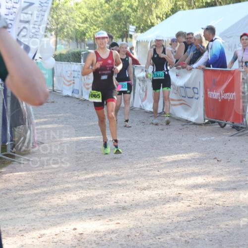 07.09.2025 - 19. Norderstedt Triathlon Luisa Fischer http://msf.ph/oto/8735421 07.09.2025 16:37:15 Ziel 530, 1065, 1495 meine-sportfotos.de