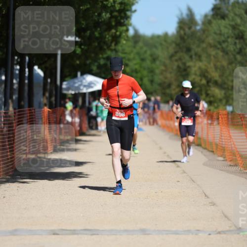 07.09.2025 - 19. Norderstedt Triathlon Michael Strokosch http://msf.ph/oto/8735425 07.09.2025 13:02:03 Laufen 700, 750, 808 meine-sportfotos.de